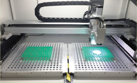La poussière automatique rassemblent la carte PCB libre Depanelizer de la machine MES de carte PCB Depaneling